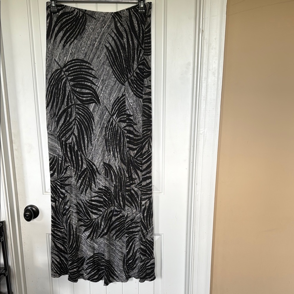 Black and Gray Leaf Print Skirt